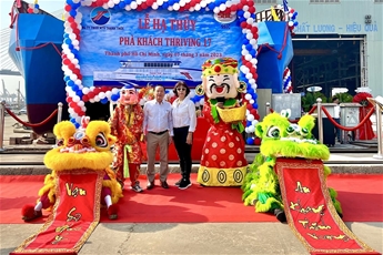 le-ha-thuy-pha-khach-thriving-17